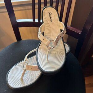 SKECHERS CALI Women's White FLIP FLOP THONG WEDGE SANDAL Rhinestone size 9